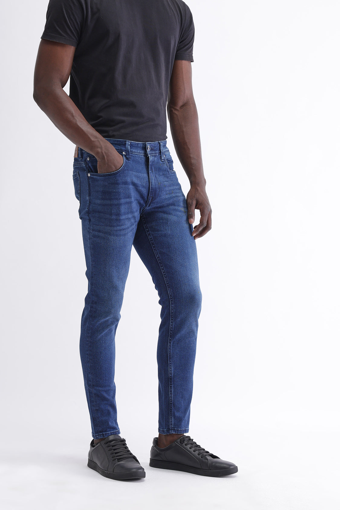 Men Slim Mid Rise Blue Jeans