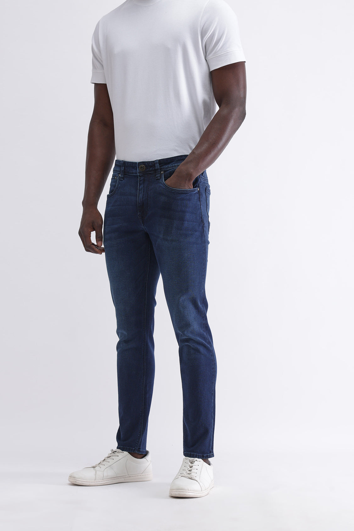 SLIM FIT DARK WASH JEANS