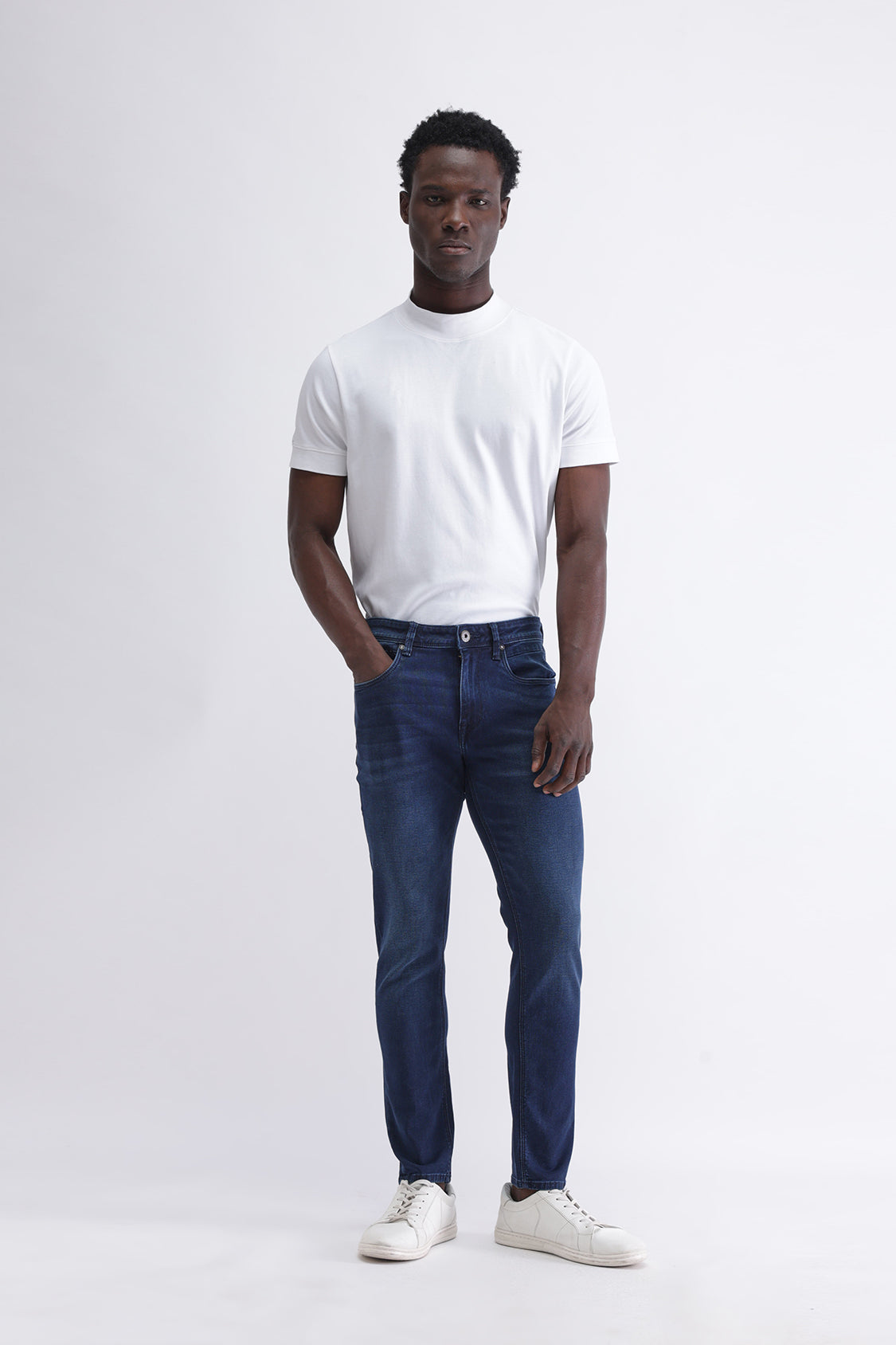 Men Slim Mid Rise Blue Jeans