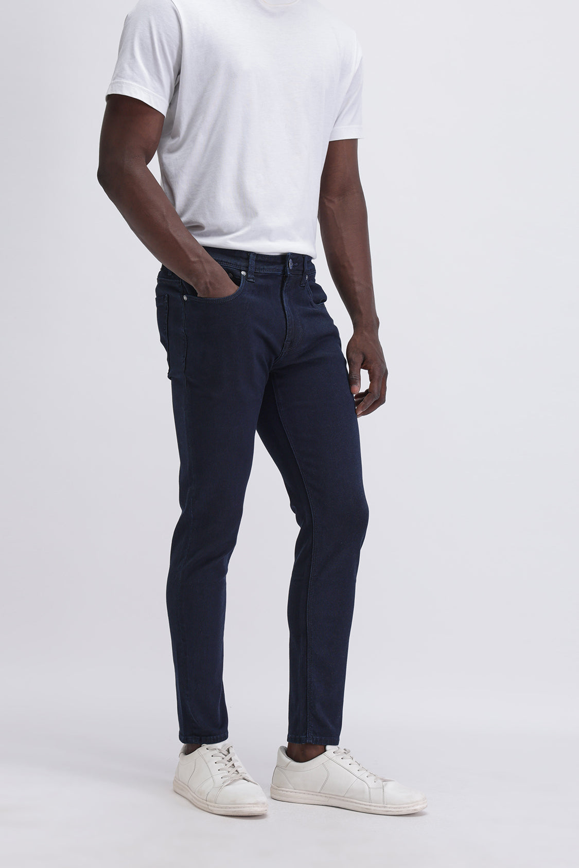 SLIM FIT DARK WASH JEANS