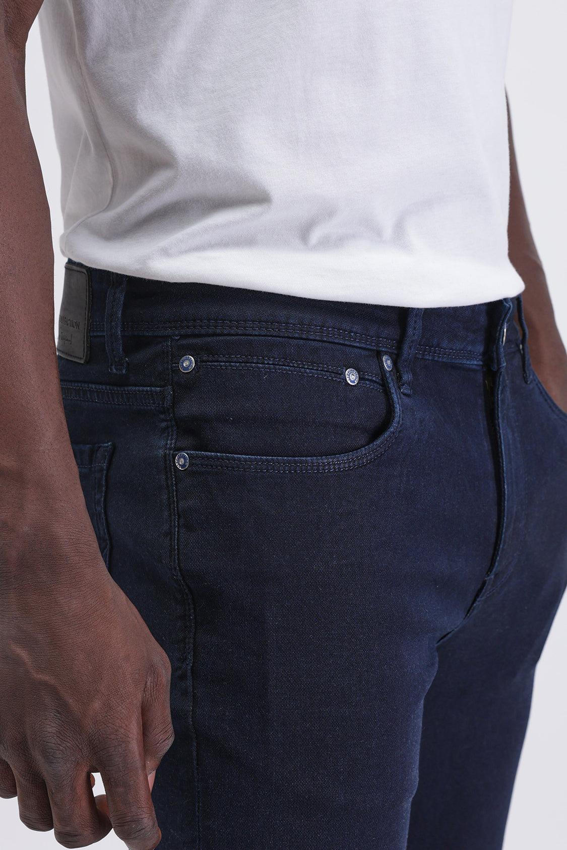 SLIM FIT DARK WASH JEANS