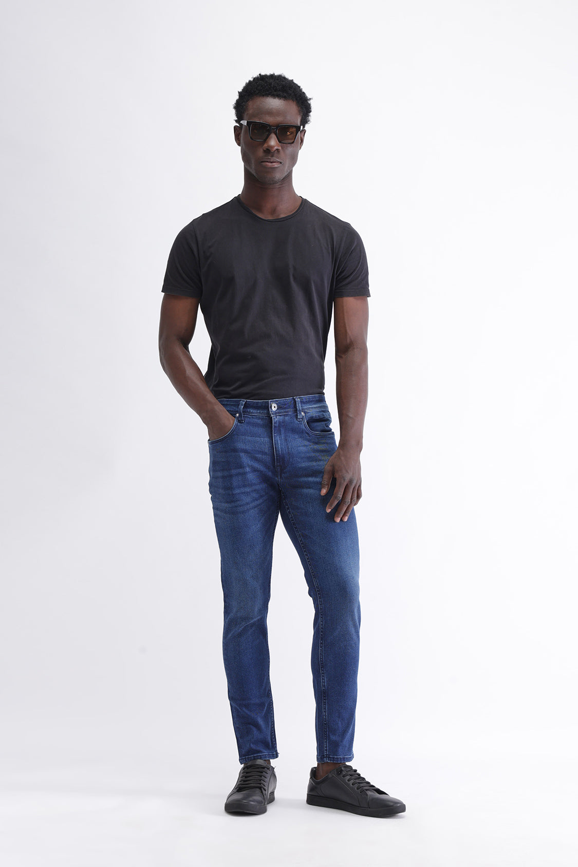 Men Slim Mid Rise Blue Jeans